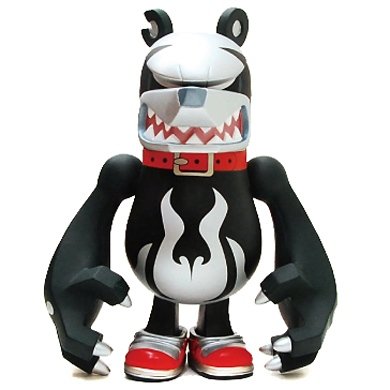 KnuckleBear King figure by Touma, produced by Wonderwall. Front view.