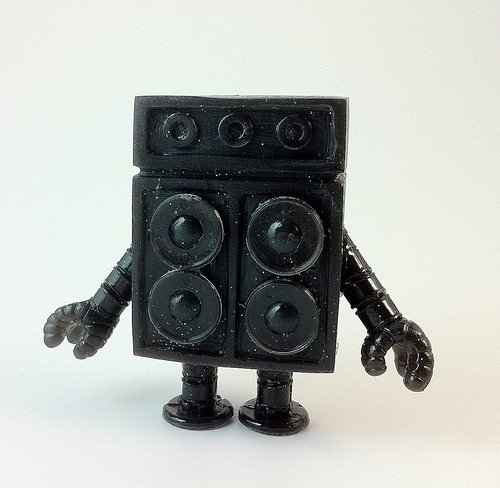 Speakertron  figure by Motorbot, produced by Deadbear Studios. Front view.