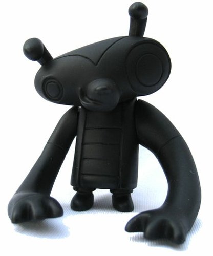 T-Bear figure by Nathan Jurevicius, produced by Flying Cat. Front view.