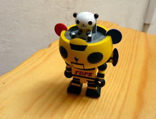 Panda Z figure by Shuichi Oshida. Front view.