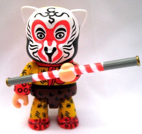 Samurai Cat figure by Jason Ng, produced by Toy2R. Front view.