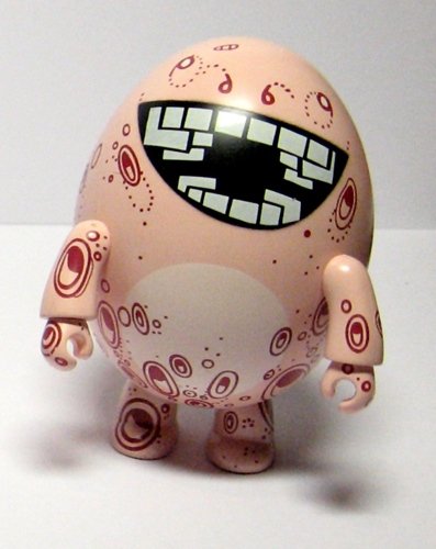 Eggtopus figure by Nicholas Di Genova, produced by Toy2R. Front view.