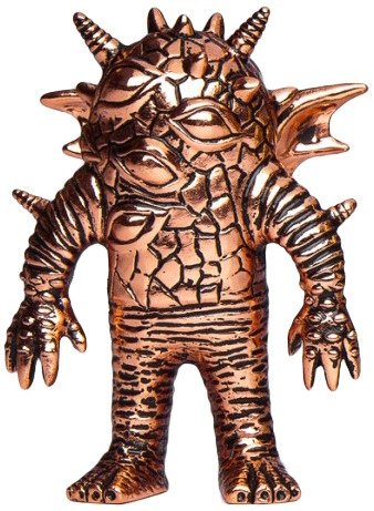 Neo Eyezon Metal Kaiju - Copper figure by Mark Nagata, produced by Toy Art Gallery . Front view.