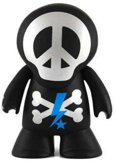 Coolz - Black figure by Tabloid Hero, produced by Tabloid Hero. Front view.