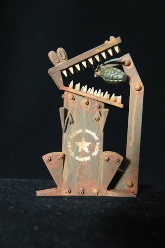 Baby Eating Crocodile (Box of Rust Edition #2) figure by Drilone. Front view.