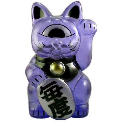 Fortune Cat - Clear Purple figure by Mori Katsura X Frank Kozik, produced by Realxhead. Front view.