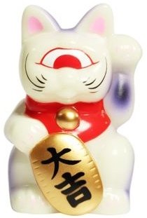 Mini Fortune Cat - GID & Purple figure by Mori Katsura, produced by Realxhead. Front view.