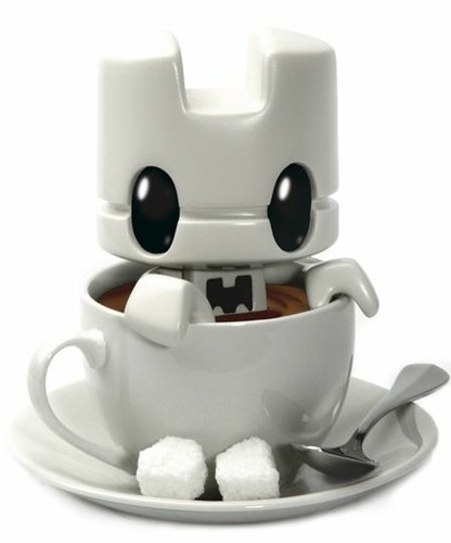 Lunartik In A Cup Of Tea figure by Matt Jones (Lunartik), produced by Lunartik Ltd. Front view.