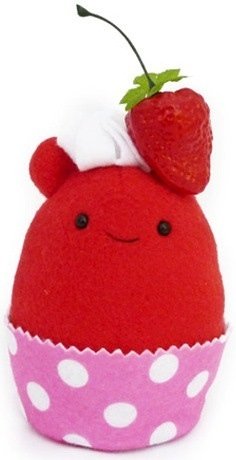 Red Velvet Cupcake-vey figure by A Little Stranger. Front view.