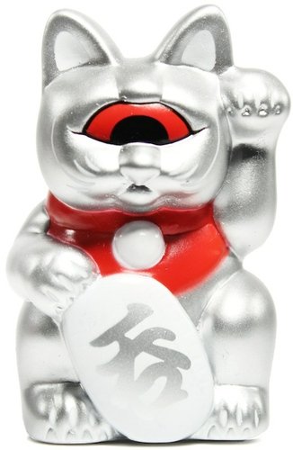 Mini Fortune Cat - Silver, SDCC 11 figure by Realxhead, produced by Realxhead. Front view.