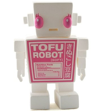 Tofu Robot Soft figure by Kazuko Shinoka, produced by Spicy Brown. Front view.