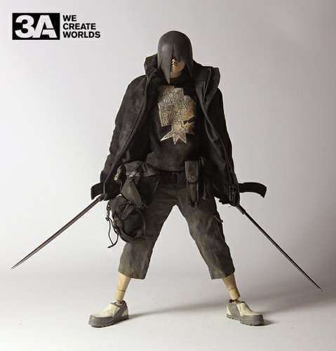 Waza figure by Ashley Wood, produced by Threea. Front view.