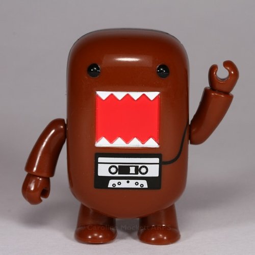Cassette Walkman Domo Qee figure by Dark Horse Comics, produced by Toy2R. Front view.