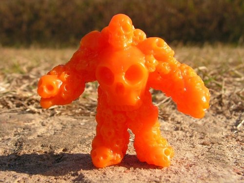 Artists Colorway #2 Orange Multiskull figure by Monsterforge, produced by October Toys. Front view.
