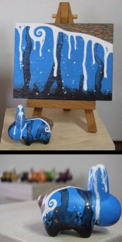 Prismatic Phase - Blue figure by Ardabus Rubber. Front view.