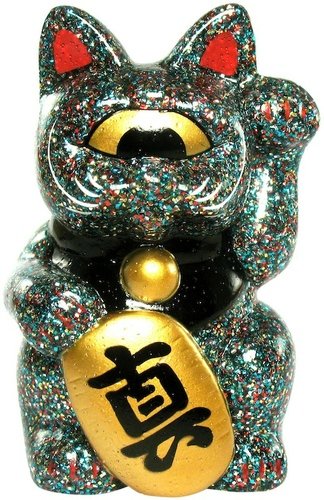 Mini Fortune Cat - Super Glitter figure by Mori Katsura, produced by Realxhead. Front view.