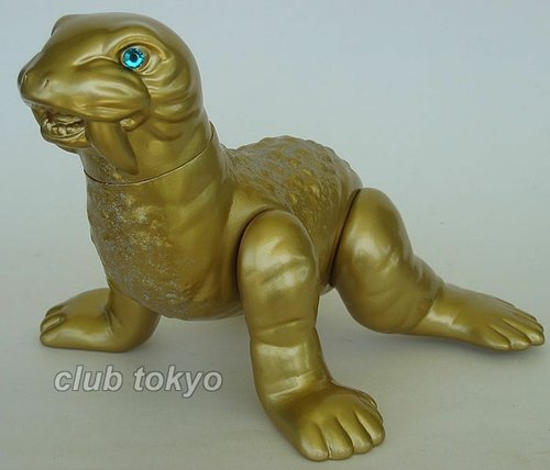 Todola Gold figure by Yuji Nishimura, produced by M1Go. Front view.