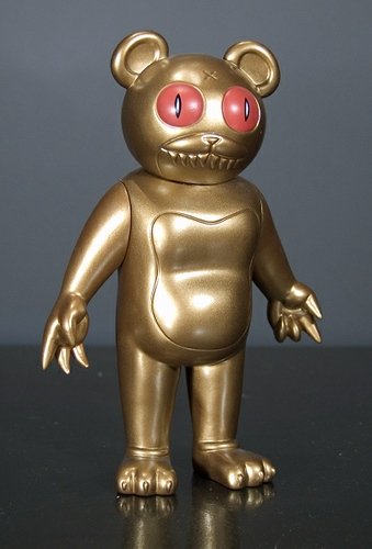 Dero - Gold figure by Jermaine Rogers, produced by Strangeco. Front view.