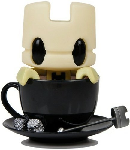 Special Brew figure by Matt Jones (Lunartik), produced by Lunartik Ltd. Front view.