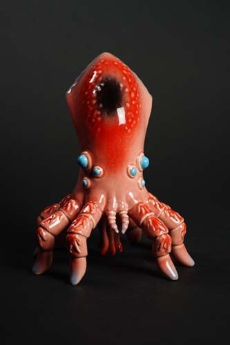 Ikakumora Pink 1 figure by Miles Nielsen, produced by Munktiki. Front view.