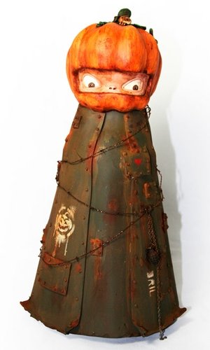 Emire figure by Drilone. Front view.