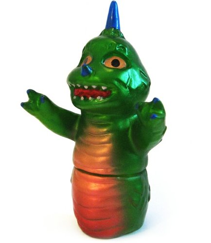 Wormrah figure by Chris Bryan (Grumble Toy), produced by Grumble Toy. Front view.