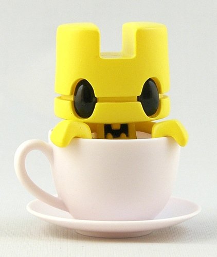 Lemon figure by Matt Jones (Lunartik), produced by Lunartik Ltd. Front view.