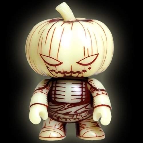 Samurai Pumpkin figure by Jon-Paul Kaiser, produced by Toy2R. Front view.