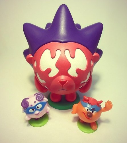 YOZHIK (series 1) figure by Kleptomania. Front view.