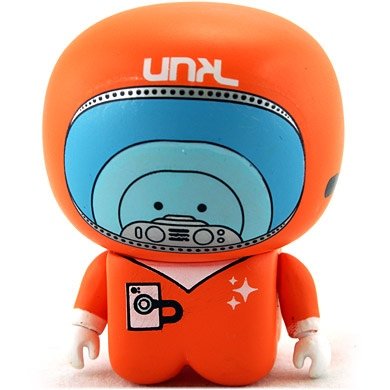Cosmo-Knott - Orange figure by Unklbrand, produced by Unklbrand. Front view.