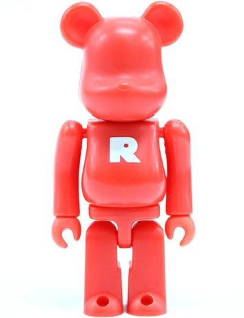 Basic Be@rbrick Series 3 - R figure, produced by Medicom Toy. Front view.