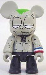 NYC Punk figure by Mca, produced by Toy2R. Front view.