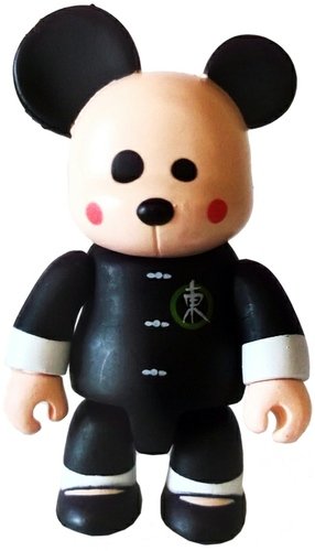 East Touch Bear figure by Steven Lee, produced by Toy2R. Front view.