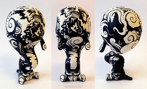 The Mystic (Monster Burp) figure by Jon-Paul Kaiser, produced by Crazylabel. Front view.
