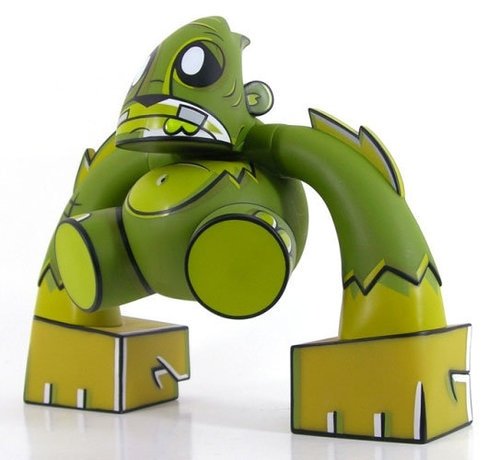 Smash - Green Swamp  figure by Joe Ledbetter, produced by Toy2R. Front view.