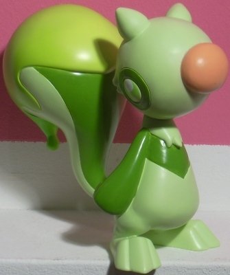 Toxic Skonk figure by Okkle, produced by Patch Together. Front view.