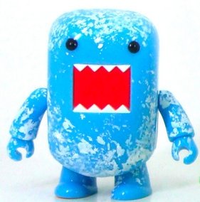 Ice Frost Domo figure by Dark Horse Comics, produced by Toy2R. Front view.