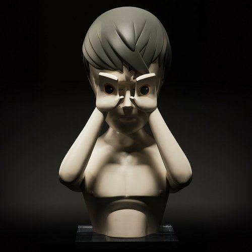 Face your fears - remembering omens eyes figure by Mark Landwehr X Sven Waschk, produced by Coarsetoys. Front view.