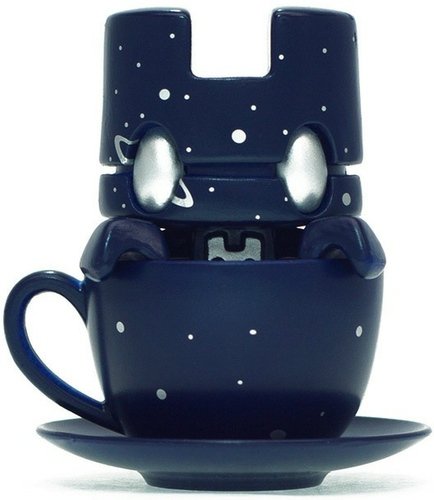 Mini Tea - Midnight  figure by Matt Jones (Lunartik), produced by Lunartik Ltd. Front view.