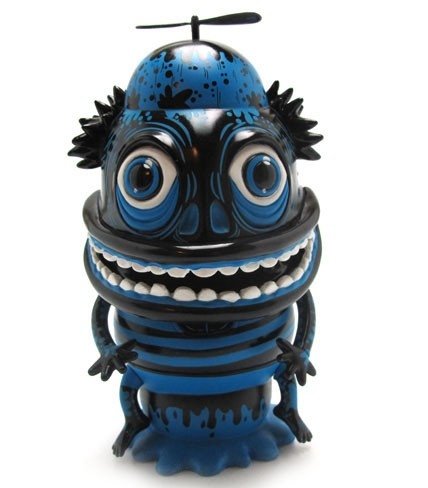 The Maniac figure by Skwak, produced by Mindstyle. Front view.