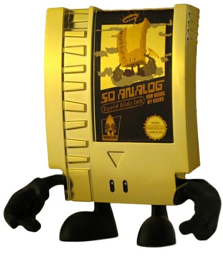 So Analog! (Gold Chase)  figure by Nate Mitchell, produced by Squid Kids Ink. Front view.