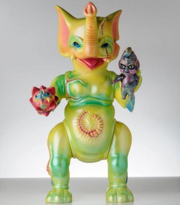 Boss Carrion Lifesize - Showa figure by Paul Kaiju, produced by Toy Art Gallery. Front view.
