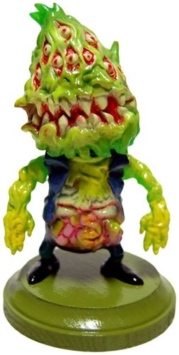 9 Eyes Demon figure by Michael Skattum. Front view.