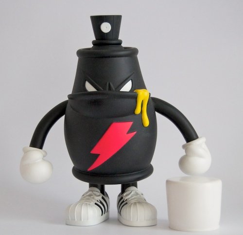 Ray the Aerosol figure by Spanky, produced by Headlock Studio. Front view.