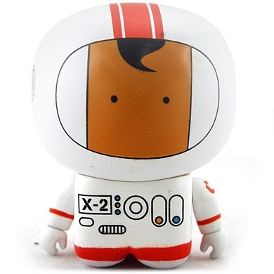 Eck- Cosmo-Knott - White  figure by Unklbrand, produced by Unklbrand. Front view.