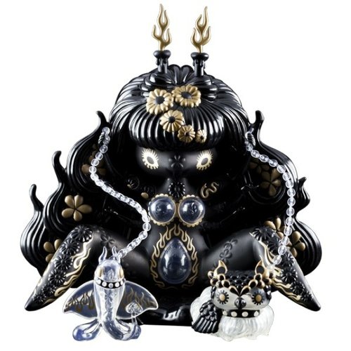 Kuro Megami figure by Junko Mizuno, produced by Kidrobot. Front view.