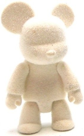 White Flocked Qee figure by Toy2R, produced by Toy2R. Front view.