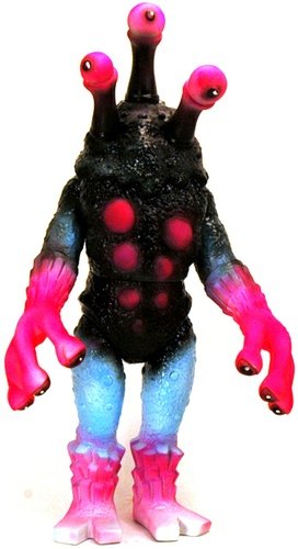 Yadoku Argus  figure by Takeshi Togo. Front view.