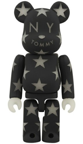TOMMY - BLACK Be@rbrick 100% figure, produced by Medicom Toy. Front view.