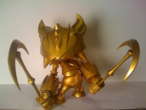 Goldorus Gold figure by Mist, produced by Bonustoyz. Front view.
